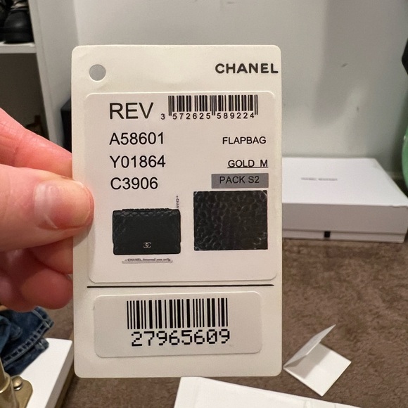 Chanel Maxi Flap - Picture 7 of 12